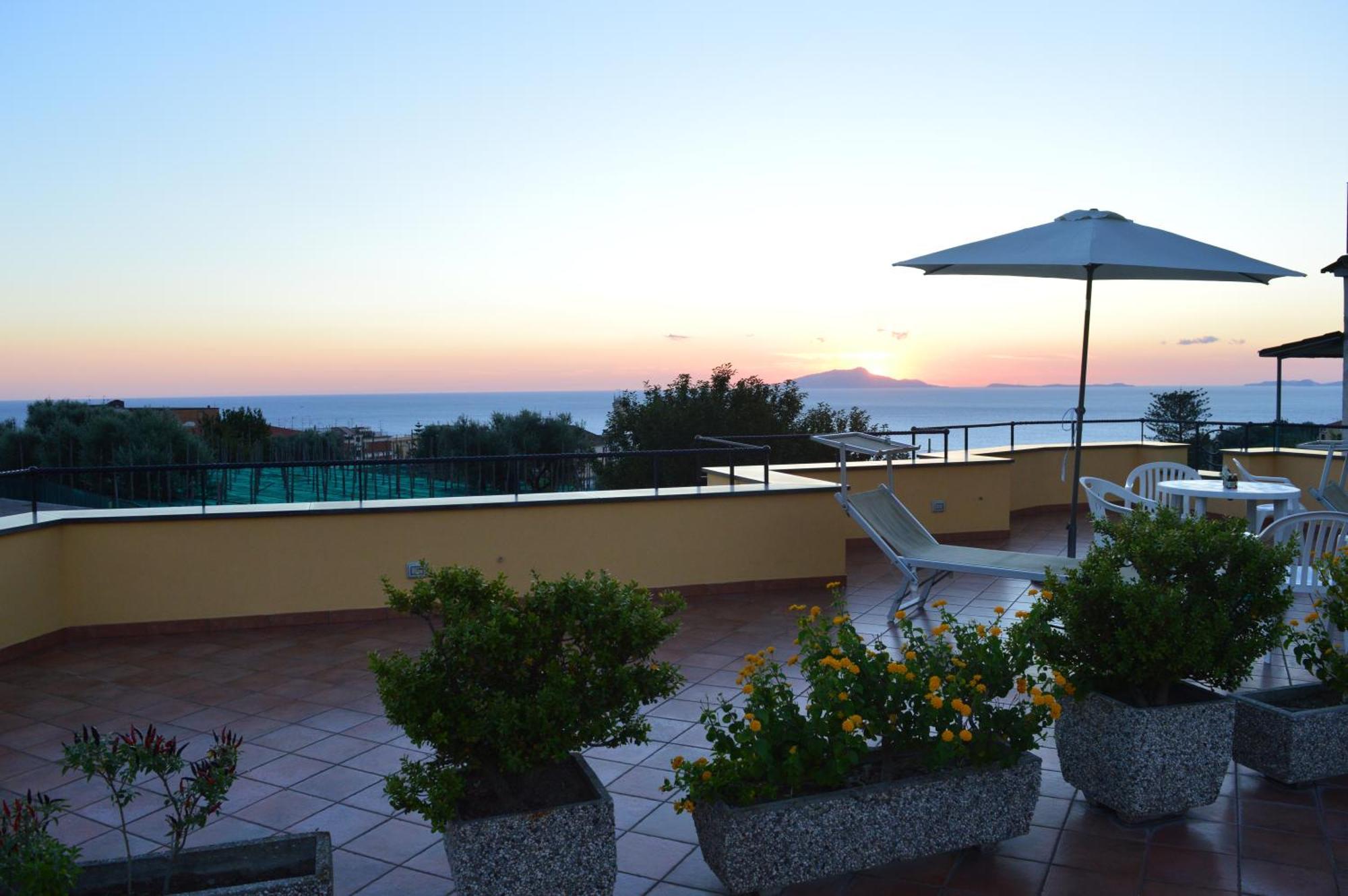 Mary'S Dream - Villa Overlooking Capri And Ischia In Sorrento Peninsula Massa Lubrense Exterior foto